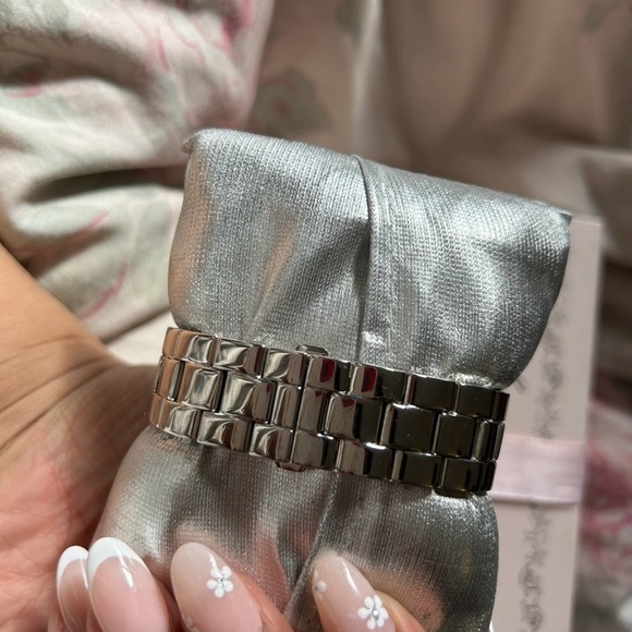 T&G Vintage Disney Mickey Silver Stainless Steel Watch - Picture 4 of 7